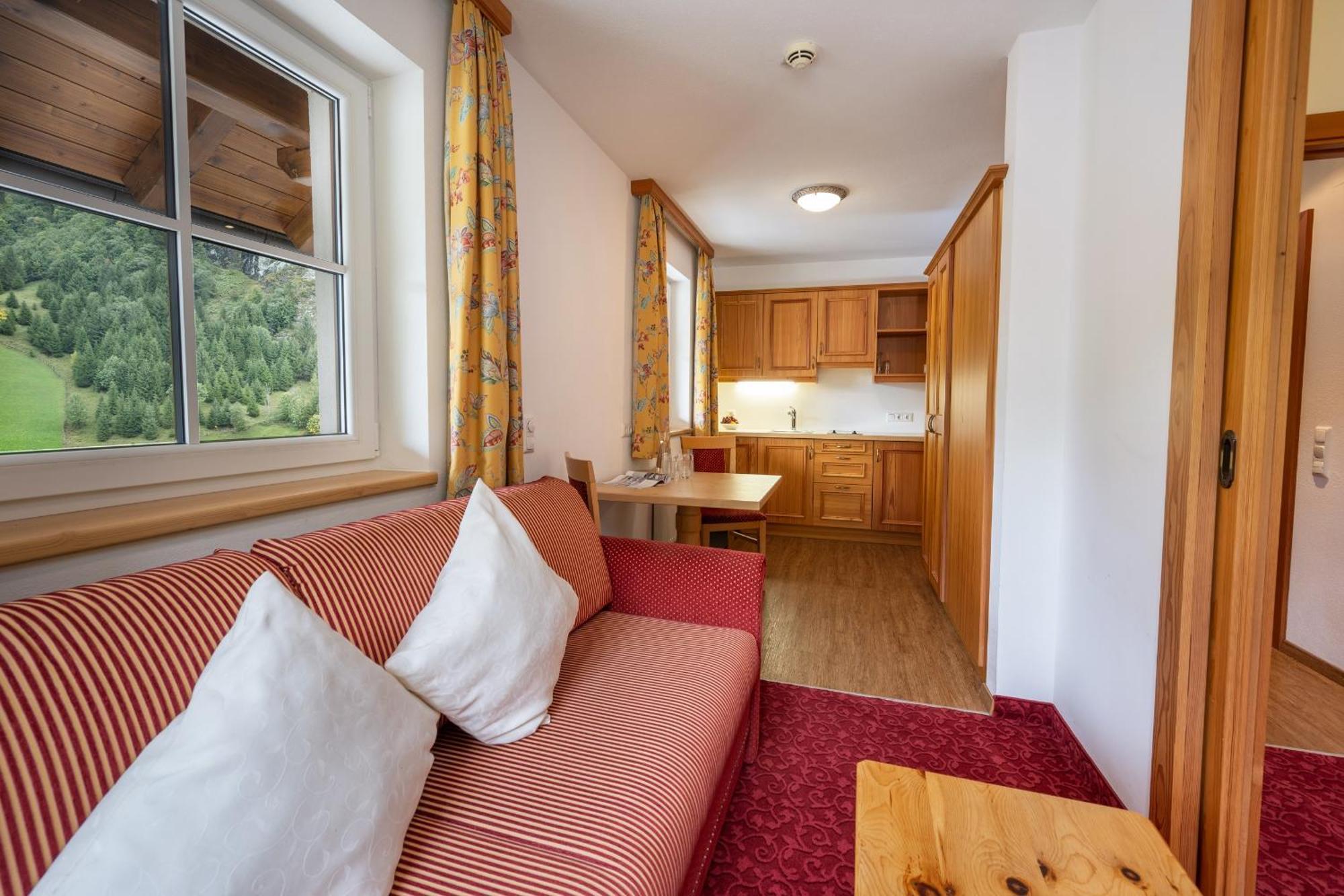Naturhotel Huettenwirt Im Grossarltal Huttschlag Luaran gambar